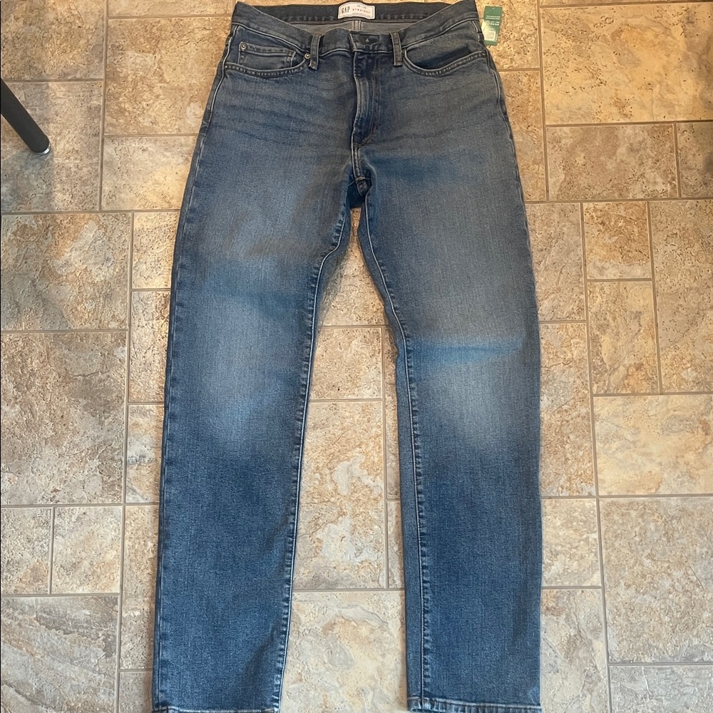 Gap Stylish men’s straight-leg jeans